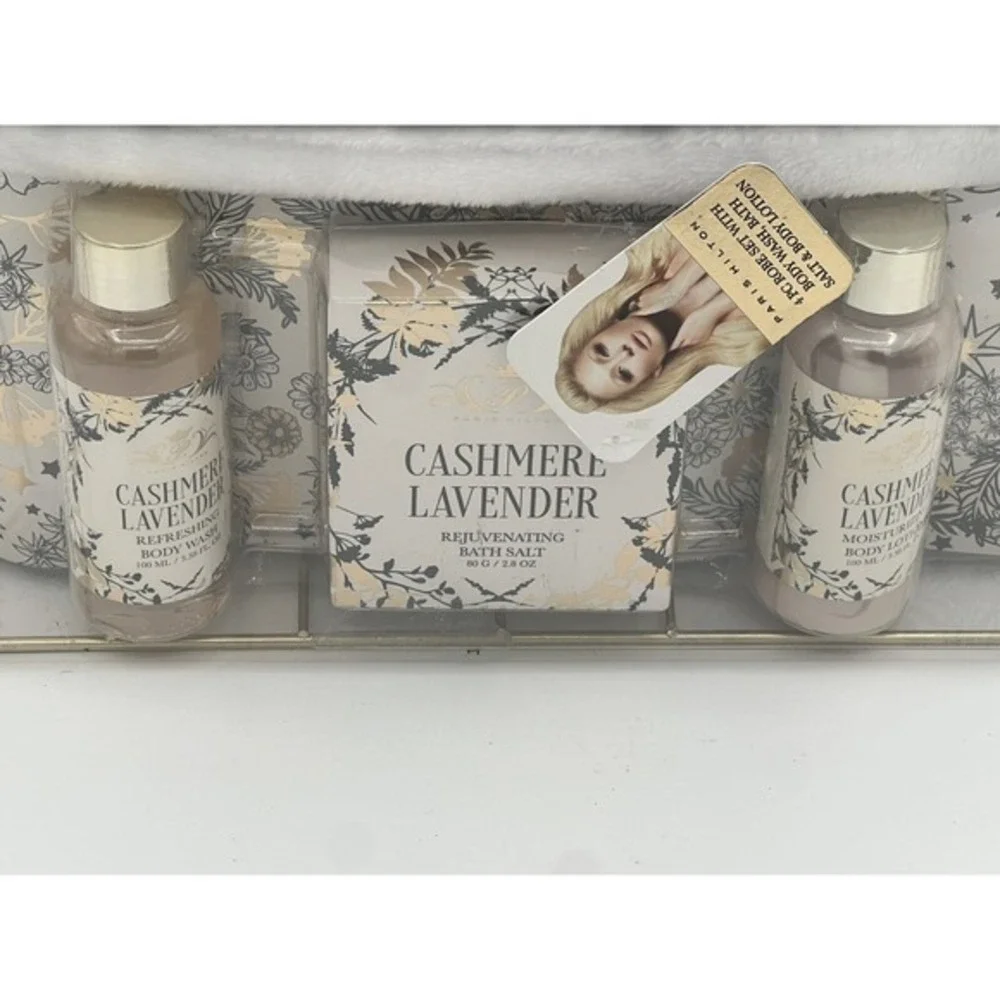 Paris Hilton Robe Gift Set With Body Wash Bath Salt And Body Lotion New With Tag